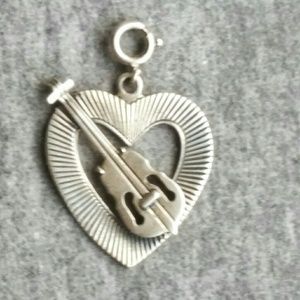 VINTAGE STERLING SILVER GUITAR/HEART CHARM